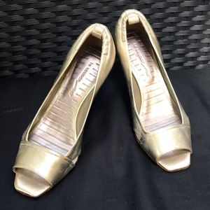 Le Saunda Metallic Silver Leather Upper 2.5” heel